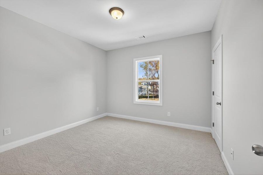 Spacious, unfurnished interior of a new home in Hemingway, Flowery Branch (Image 25).