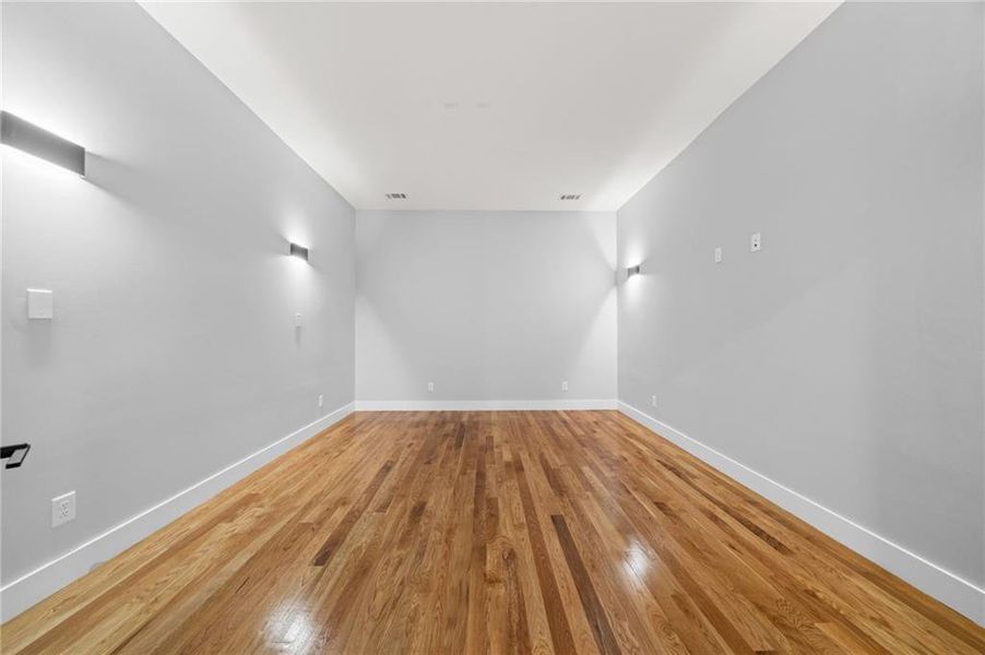 Spacious, unfurnished interior of a new home in , Alpharetta (Image 22).