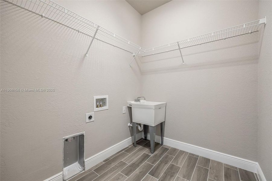 Spacious, unfurnished interior of a new home in , Labelle (Image 21).