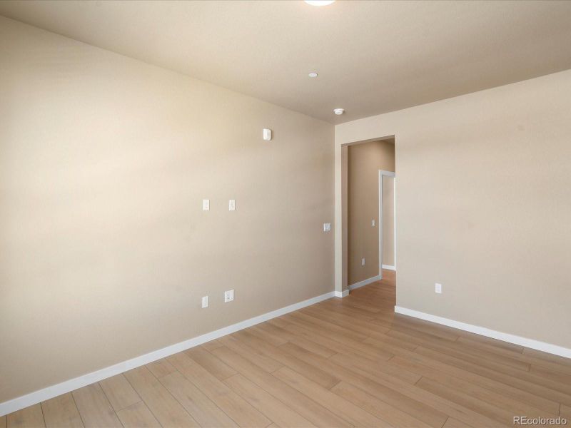 Spacious, unfurnished interior of a new home in Gateway Commons, Denver (Image 20).
