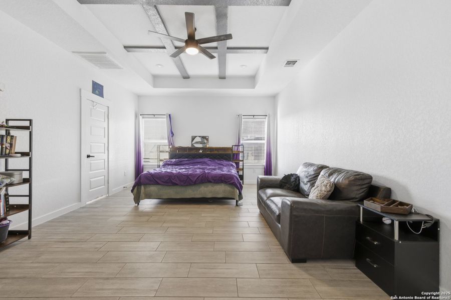 Furnished interior view inside a new home in , La Vernia (Image 7).