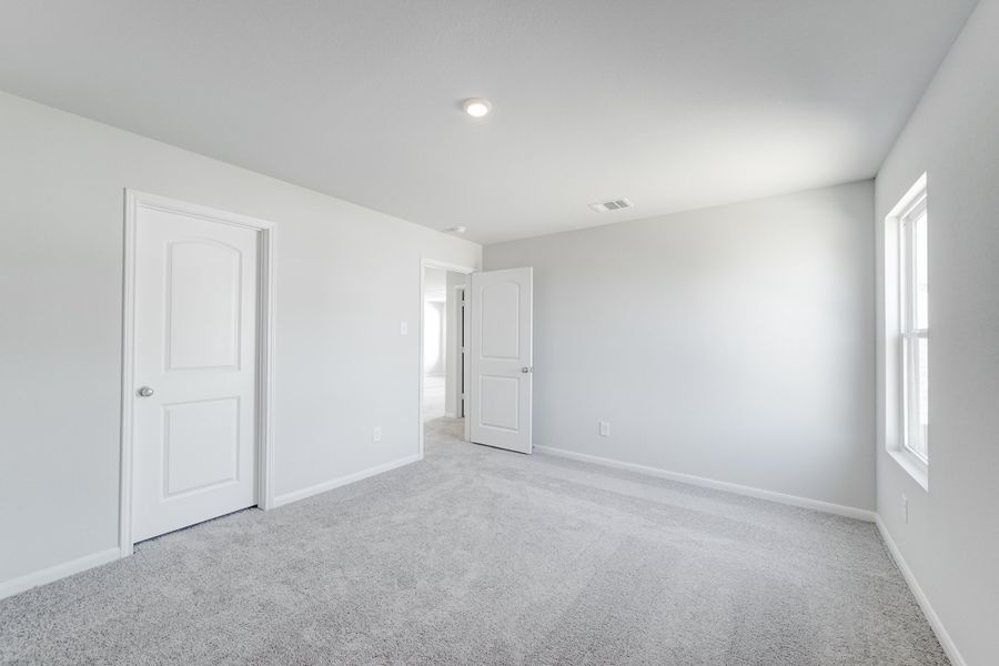 Spacious, unfurnished interior of a new home in Splawn Ranch, Killeen (Image 28).