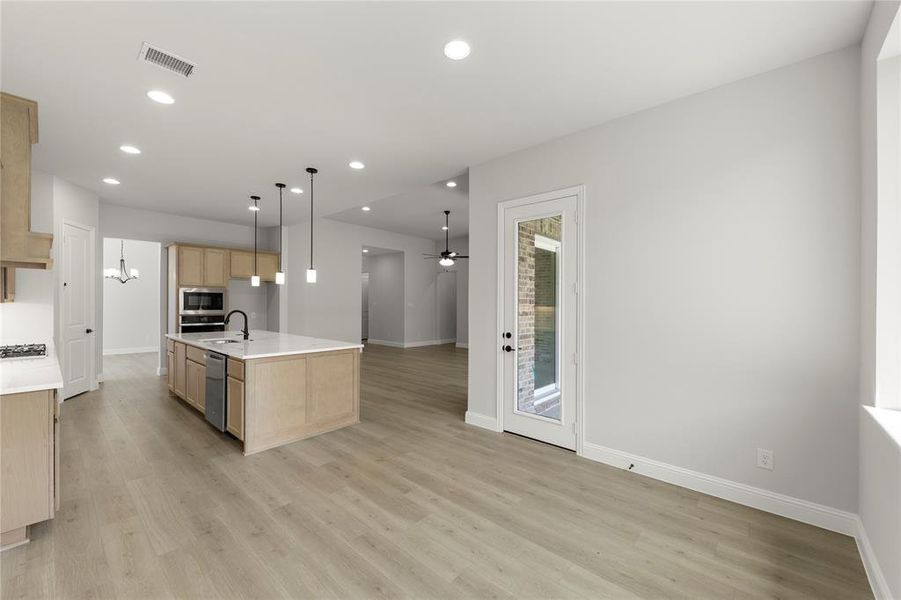 14. 2215 Clairmount - Nook (2) 14. 2215 Clairmount - Nook (2)