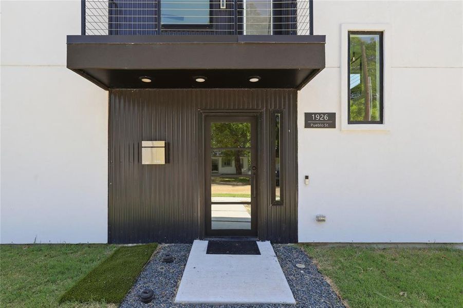 Exterior details and patio area of a home in , Dallas (Image 25).