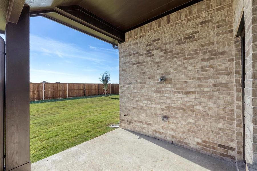 22_5530 Burford, Celina