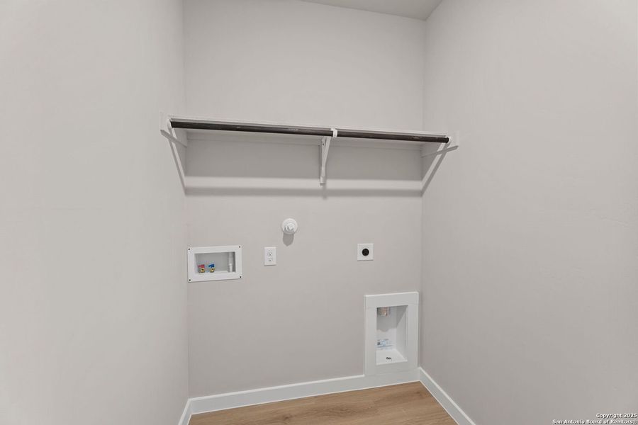 Spacious, unfurnished interior of a new home in Highland Ridge, New Braunfels (Image 17).