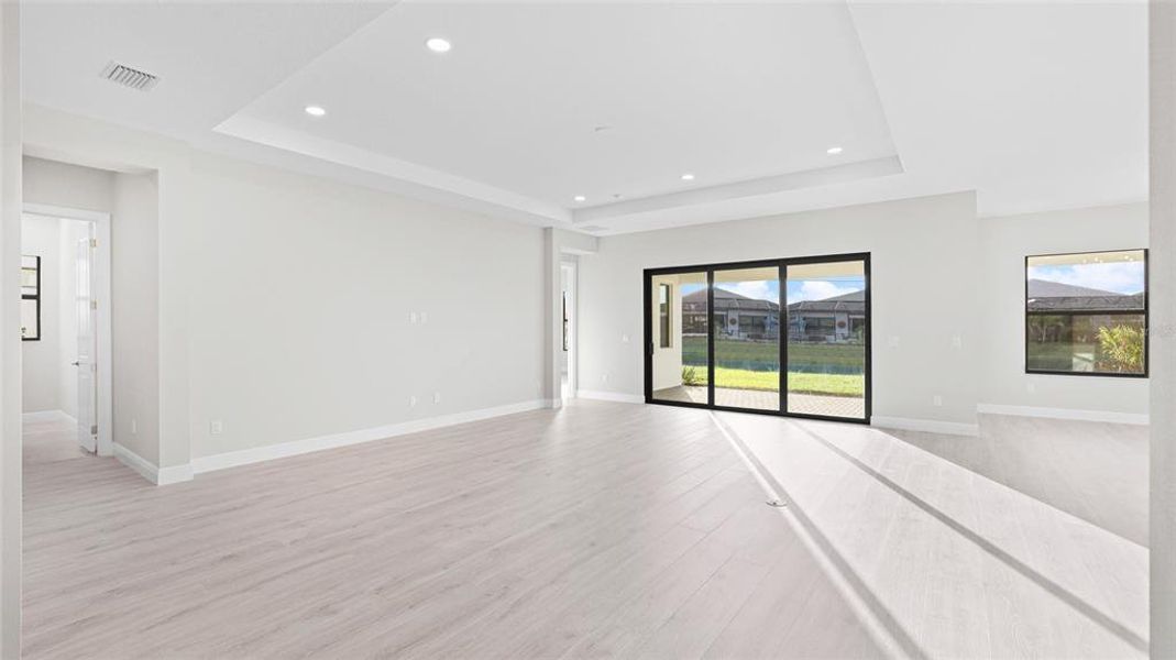 Spacious, unfurnished interior of a new home in Cresswind Lakewood Ranch, Lakewood Ranch (Image 31).
