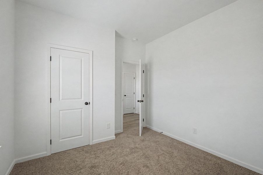 Spacious, unfurnished interior of a new home in The Oaks, Clarksville (Image 24).