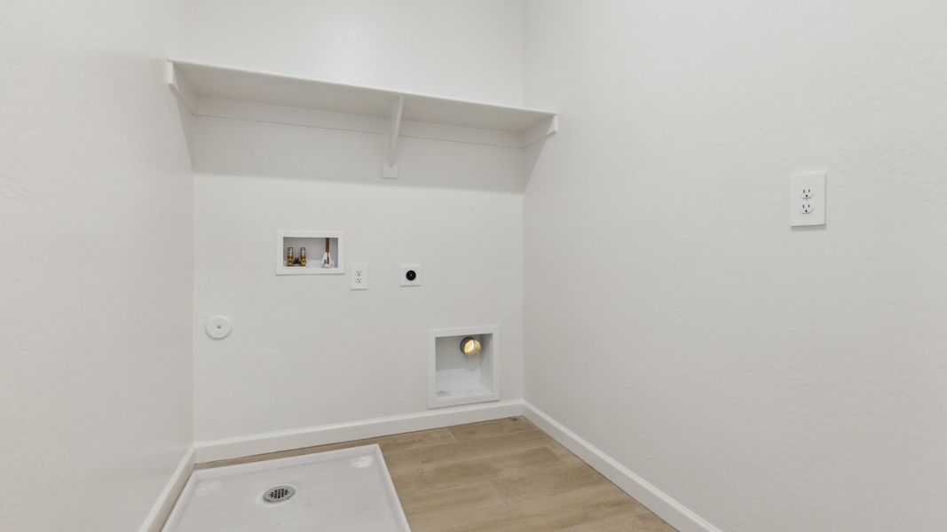 Spacious, unfurnished interior of a new home in Avance, Phoenix (Image 20).