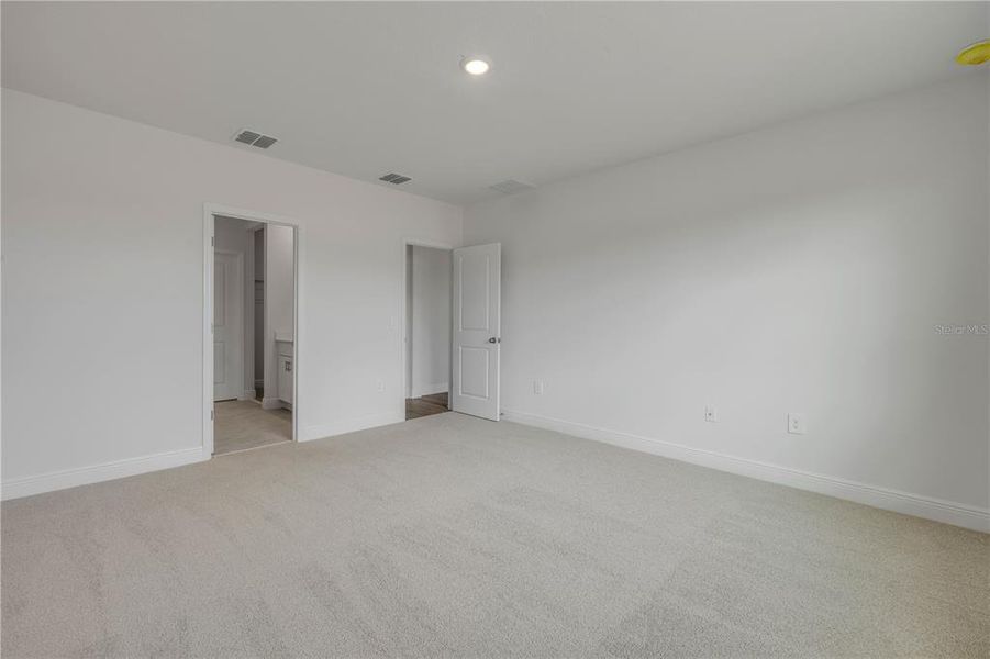 Spacious, unfurnished interior of a new home in , Lady Lake (Image 25).
