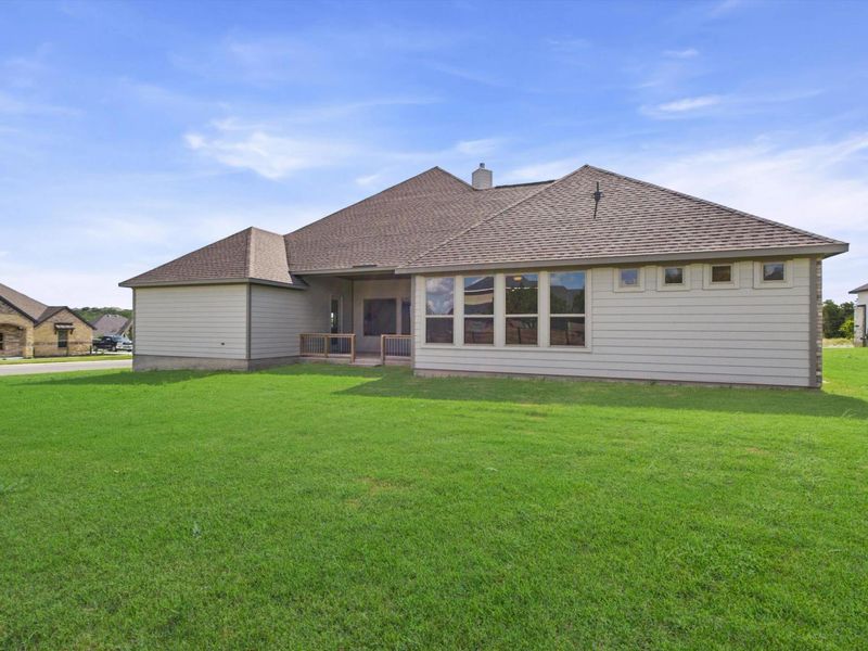 Exterior details and patio area of a home in Potranco Oaks, Castroville (Image 29).