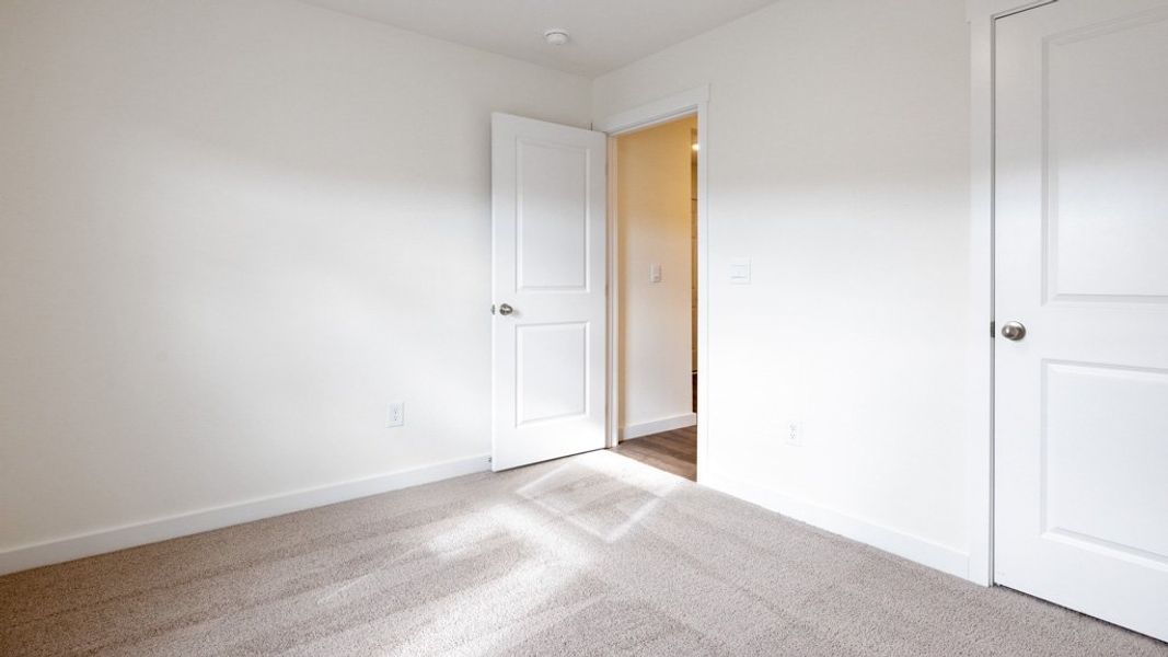 Spacious, unfurnished interior of a new home in Emory Creek, Harriman (Image 11).