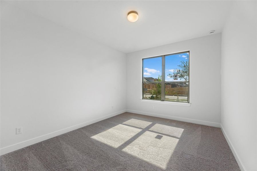 Spacious, unfurnished interior of a new home in Lago Mar, Texas City (Image 19).