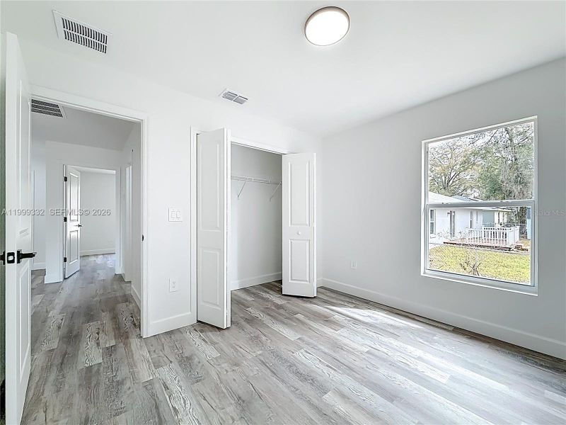 Spacious, unfurnished interior of a new home in , Ocala (Image 13).