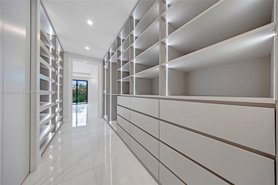 Spacious, unfurnished interior of a new home in , Fort Lauderdale (Image 21). Spacious, unfurnished interior of a new home in , Fort Lauderdale (Image 21).