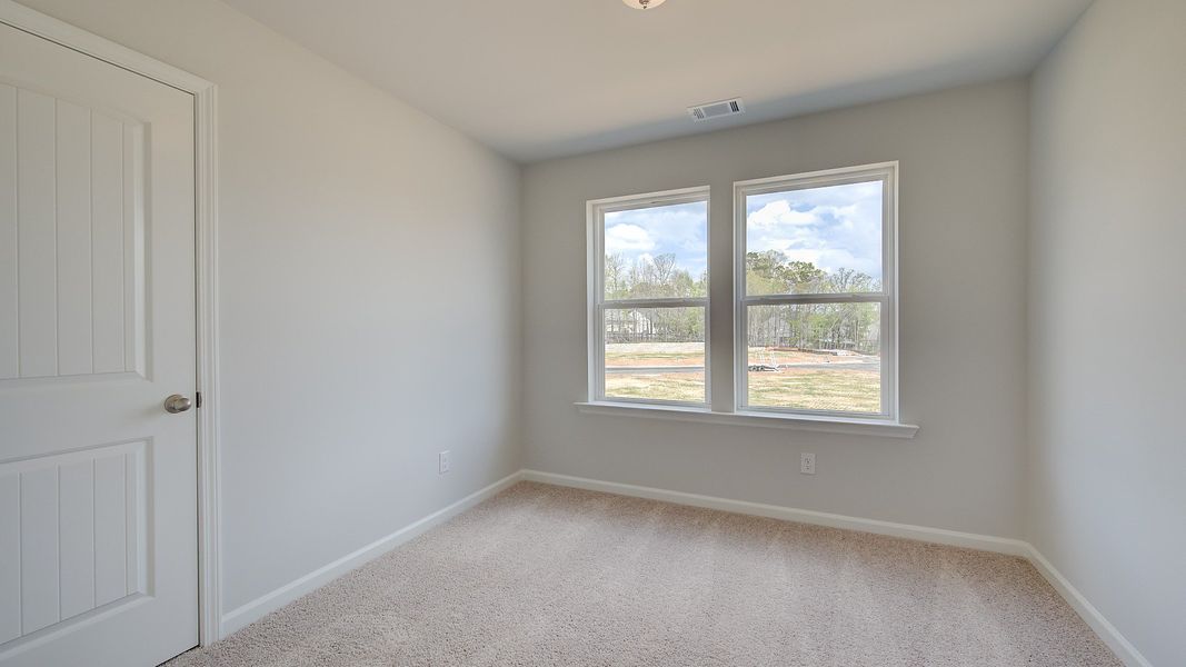 Spacious, unfurnished interior of a new home in Langley Overlook, Loganville (Image 16).