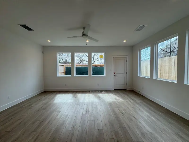 Spacious, unfurnished interior of a new home in , Houston (Image 4).