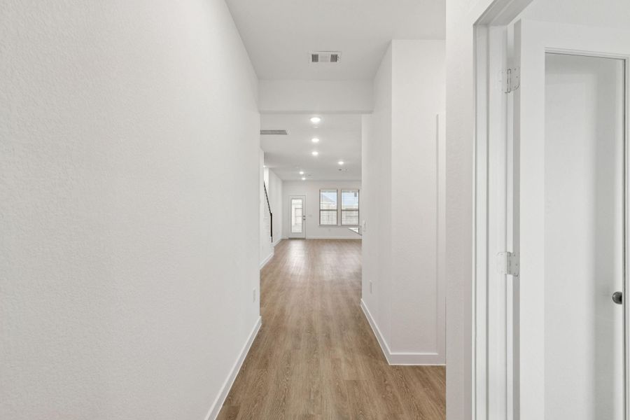 Spacious, unfurnished interior of a new home in Mavera, Conroe (Image 19).