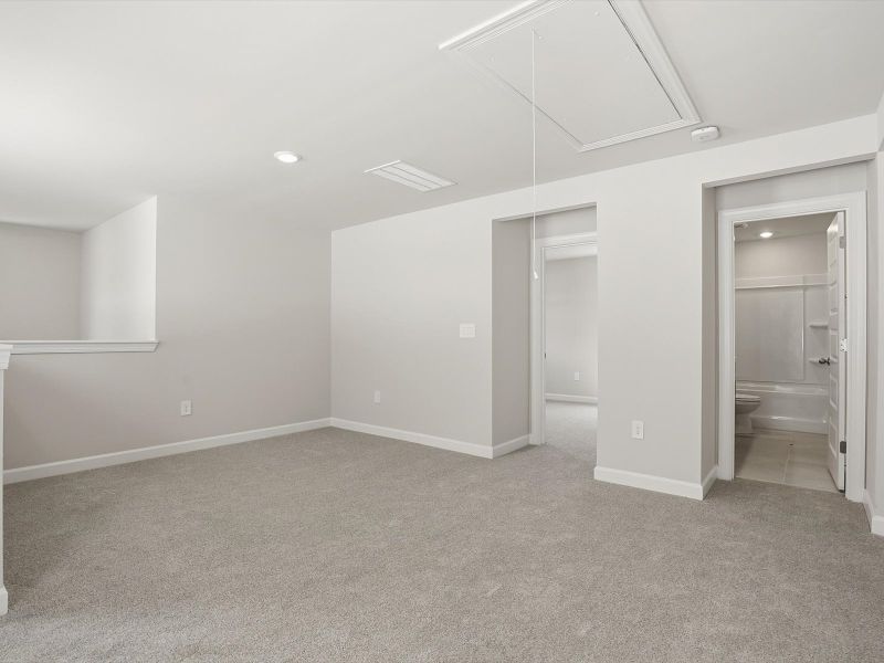 Spacious, unfurnished interior of a new home in Village at White Pine, Pendleton (Image 14).