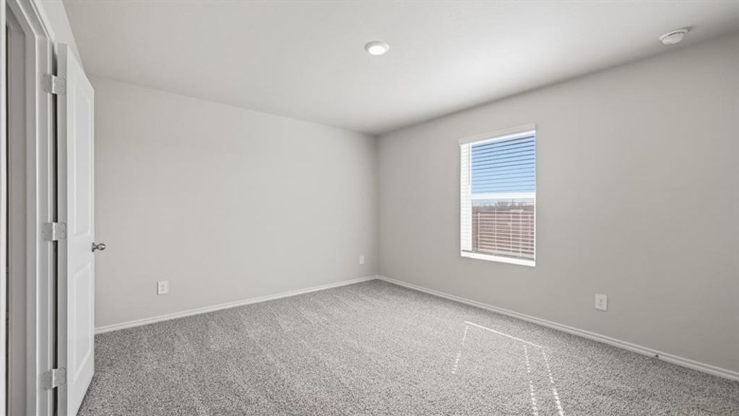 Spacious, unfurnished interior of a new home in Sunnycreek, Fort Worth (Image 12).