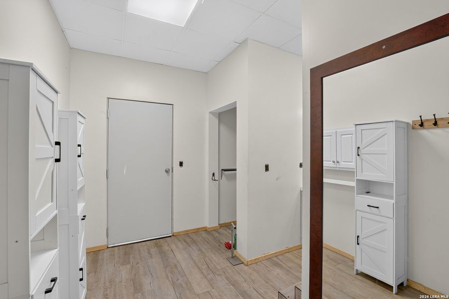 Spacious, unfurnished interior of a new home in , Floresville (Image 11).