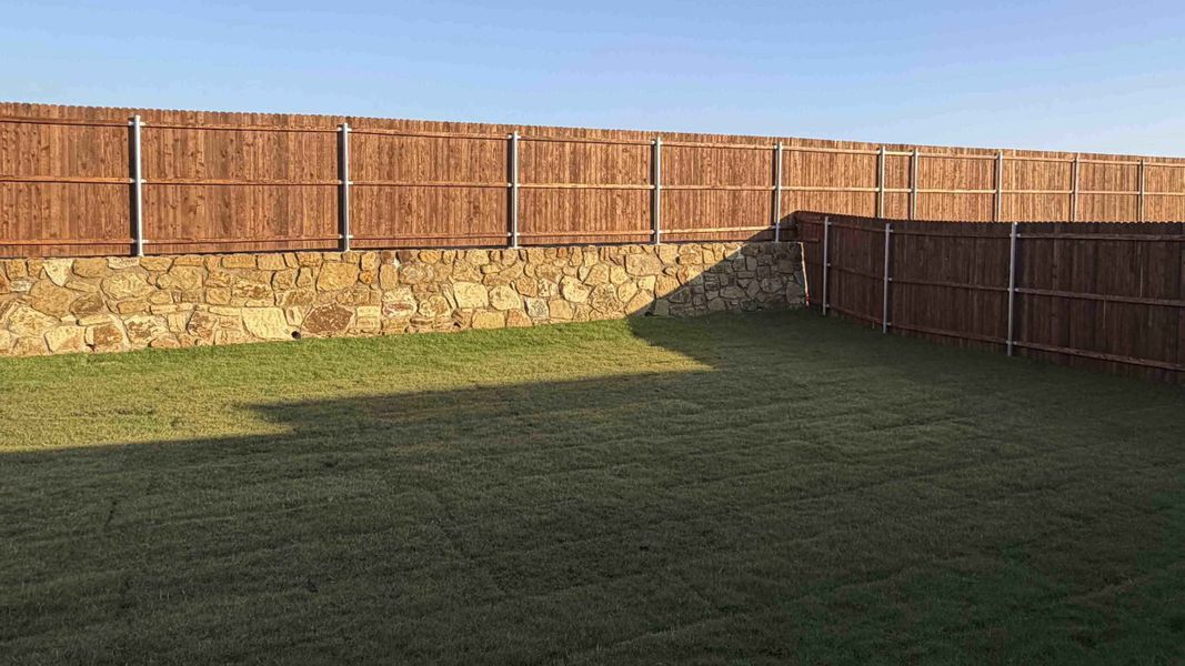 Exterior details and patio area of a home in Blaire Lake, Tyler (Image 3).