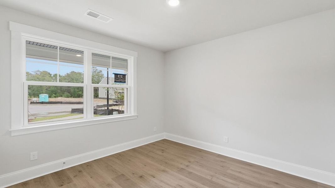 Spacious, unfurnished interior of a new home in Sheep Island, Summerville (Image 25).