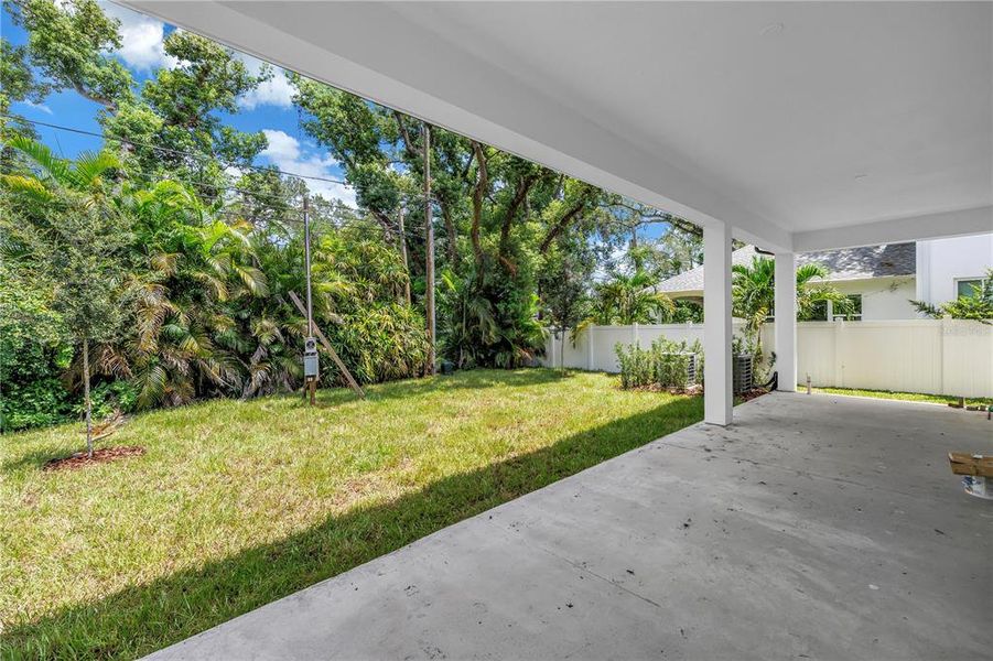 Exterior details and patio area of a home in , St. Petersburg (Image 11).
