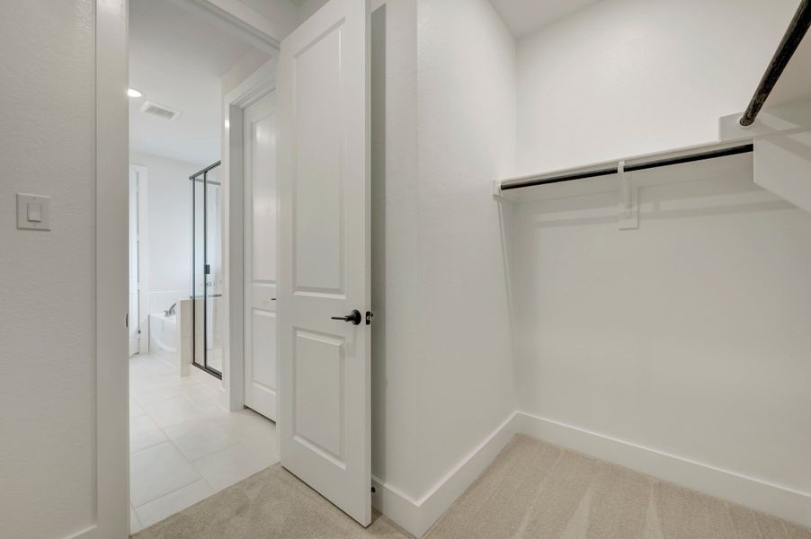 Spacious, unfurnished interior of a new home in Painted Tree, McKinney (Image 24).