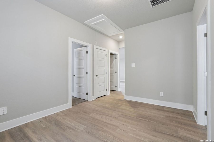 Spacious, unfurnished interior of a new home in Lark Canyon, New Braunfels (Image 20). Spacious, unfurnished interior of a new home in Lark Canyon, New Braunfels (Image 20).
