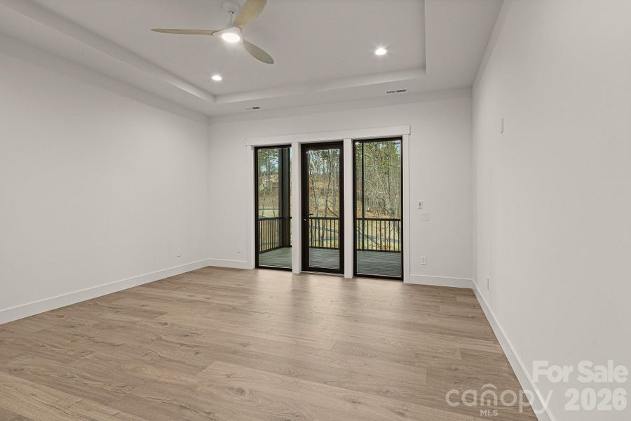 Spacious, unfurnished interior of a new home in , Horse Shoe (Image 21).