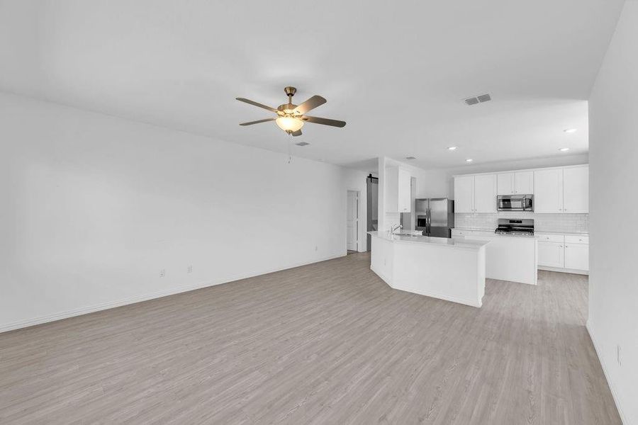 Spacious, unfurnished interior of a new home in Hurricane Creek, Anna (Image 34).