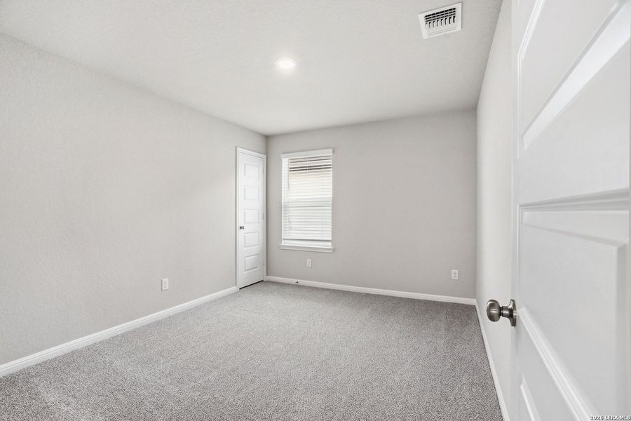 Spacious, unfurnished interior of a new home in Timber Creek, San Antonio (Image 26).