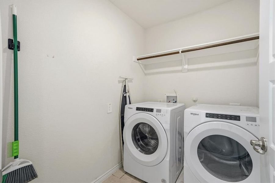 Laundry room featuring baseboards and washer and clothes dryer Laundry room featuring baseboards and washer and clothes dryer