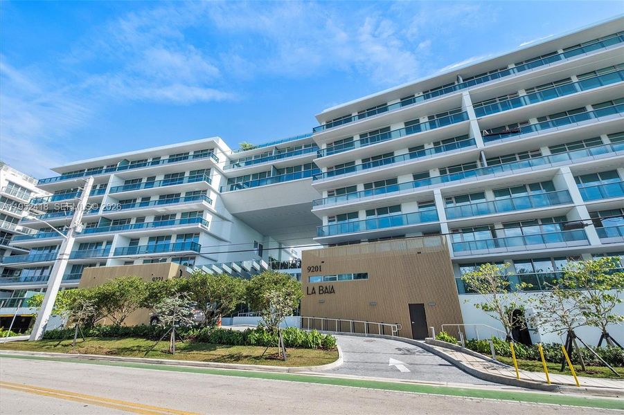 Condo located in Bay Harbor Islands, FL showcasing its design and architecture (Image 3).