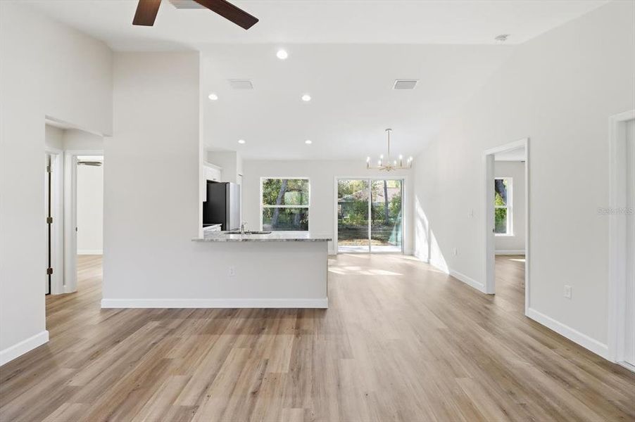 Spacious, unfurnished interior of a new home in , Citrus Springs (Image 28).