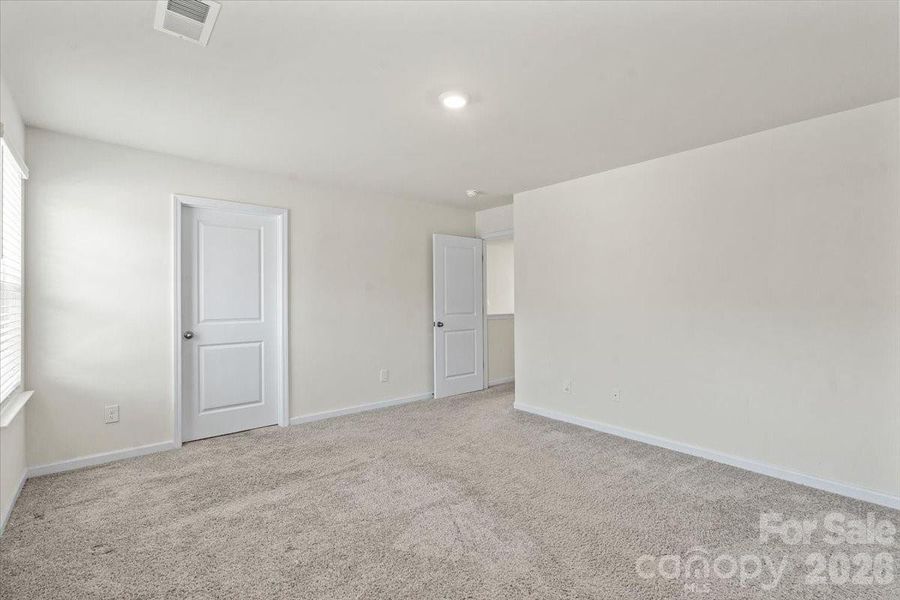 Spacious, unfurnished interior of a new home in , York (Image 28).