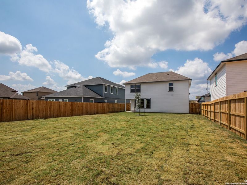 Exterior details and patio area of a home in Hannah Heights, Seguin (Image 20).