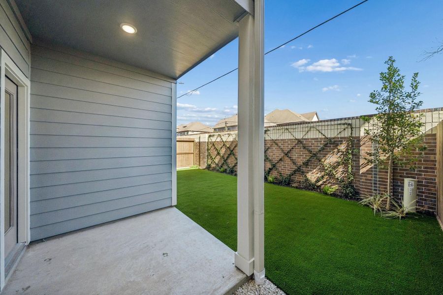 Exterior details and patio area of a home in Spring Valley Creek, Houston (Image 20).