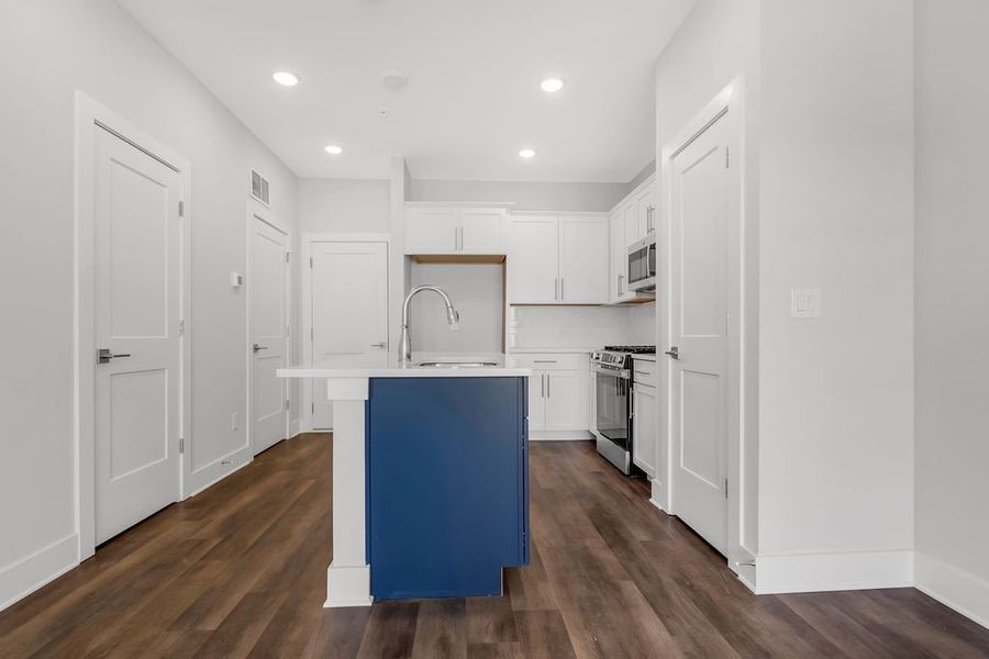 Furnished interior view inside a new home in Echo Park, Suwanee (Image 10).