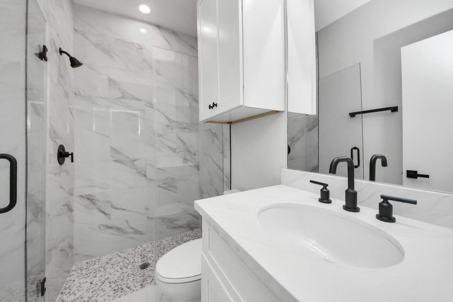 Guest bathroom with modern fixtures and finishes