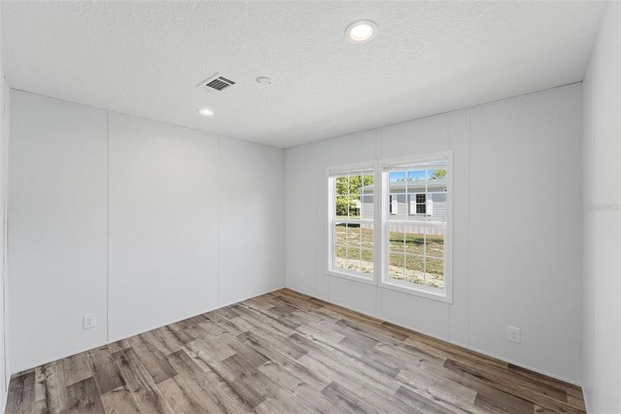 Spacious, unfurnished interior of a new home in , Deland (Image 17).