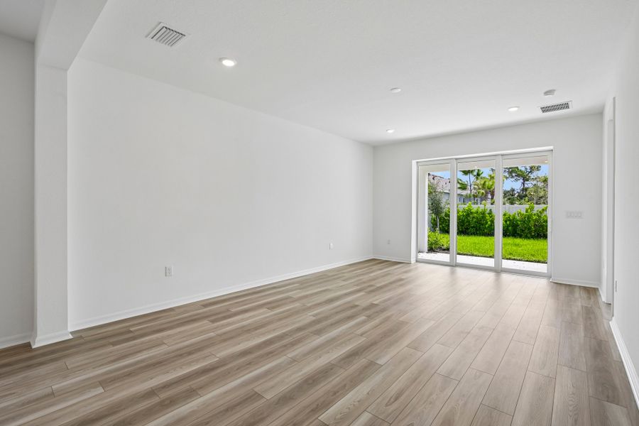 Spacious, unfurnished interior of a new home in Tiburon, Nokomis (Image 10).