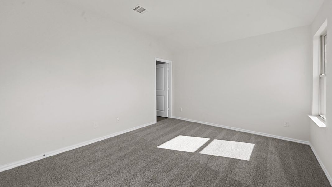 Spacious, unfurnished interior of a new home in Blaire Lake, Tyler (Image 15).