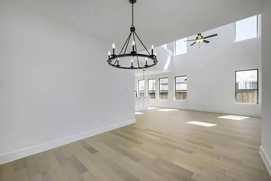 6028 Silverstein - Dining Area