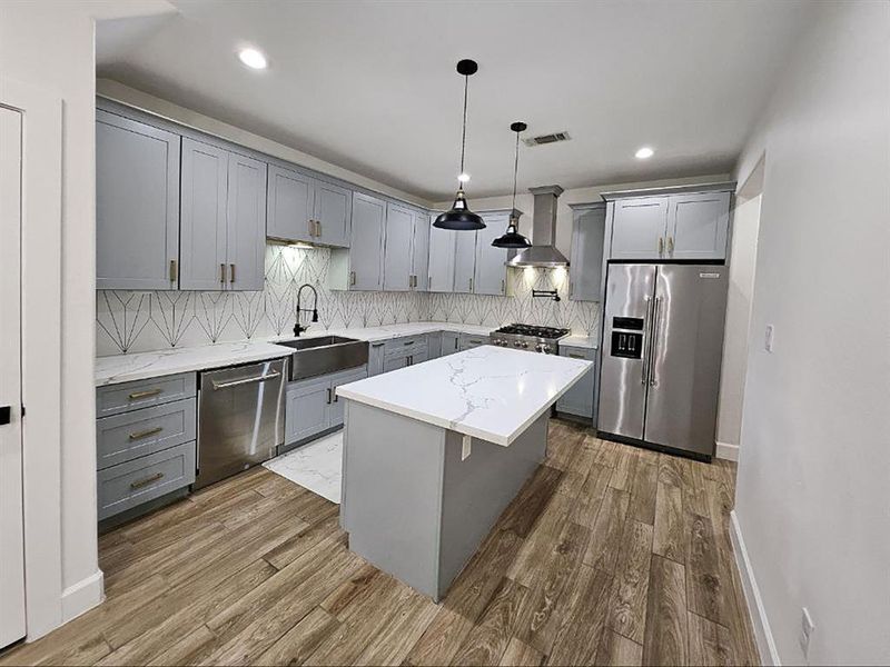 Another kitchen view, backsplash is ultra-chic.