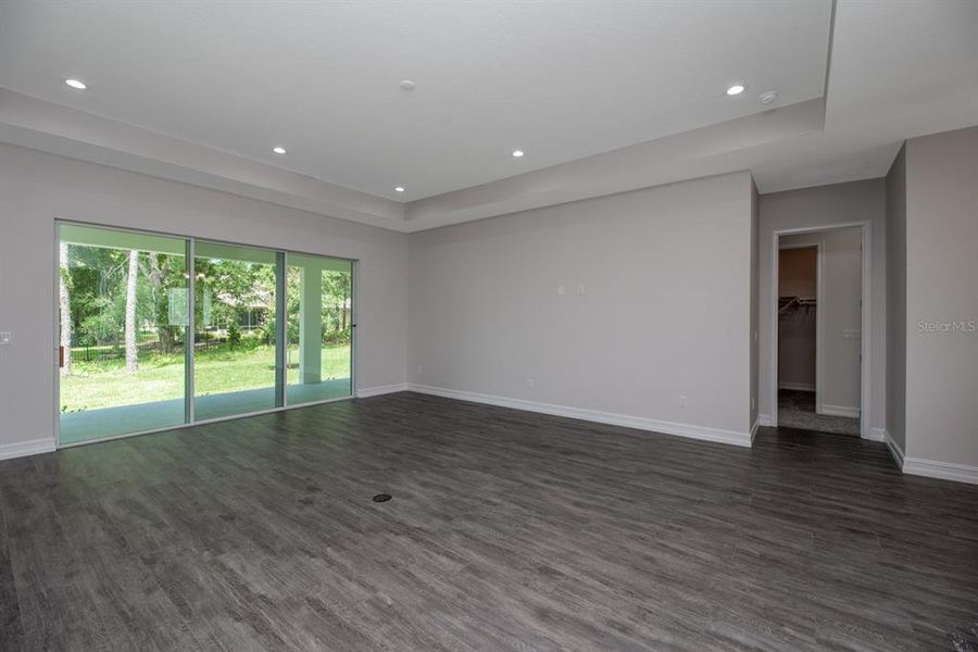Spacious, unfurnished interior of a new home in Southern Hills Plantation, Brooksville (Image 16).