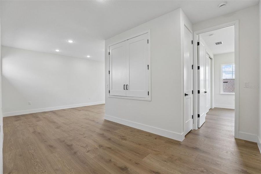 Spacious, unfurnished interior of a new home in , Auburndale (Image 33).