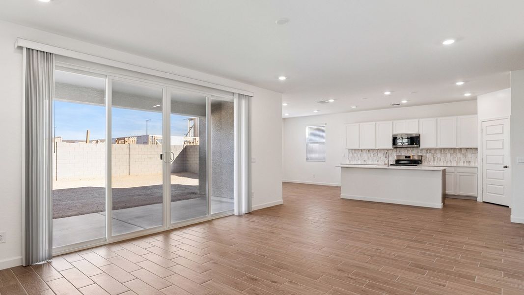 Spacious, unfurnished interior of a new home in Apache Farms, Buckeye (Image 24).