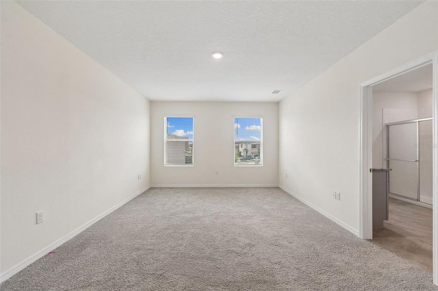 Spacious, unfurnished interior of a new home in Epperson, Wesley Chapel (Image 39).